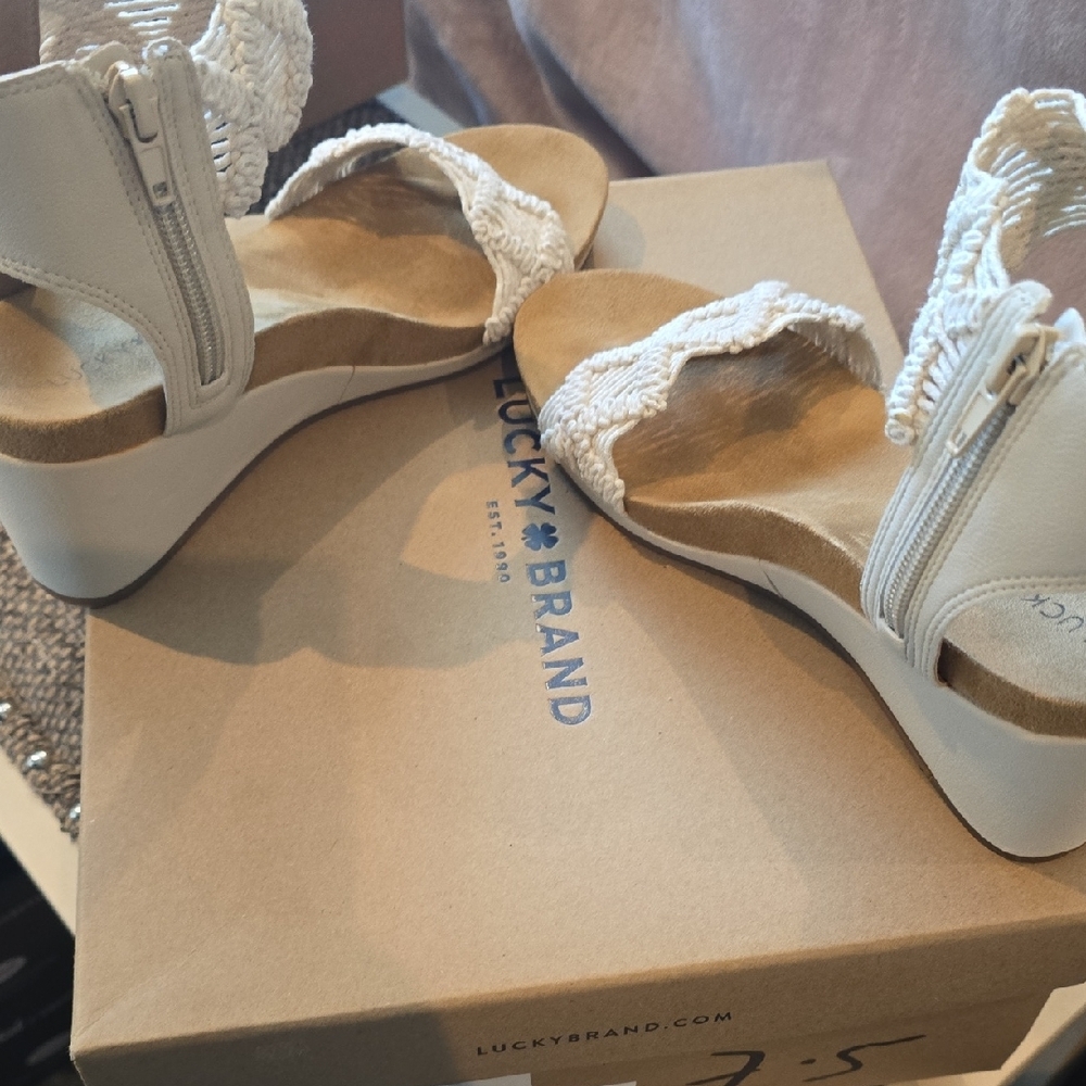 Lucky Brand Women's Tan and Cream Wedges - Picture 7 of 9